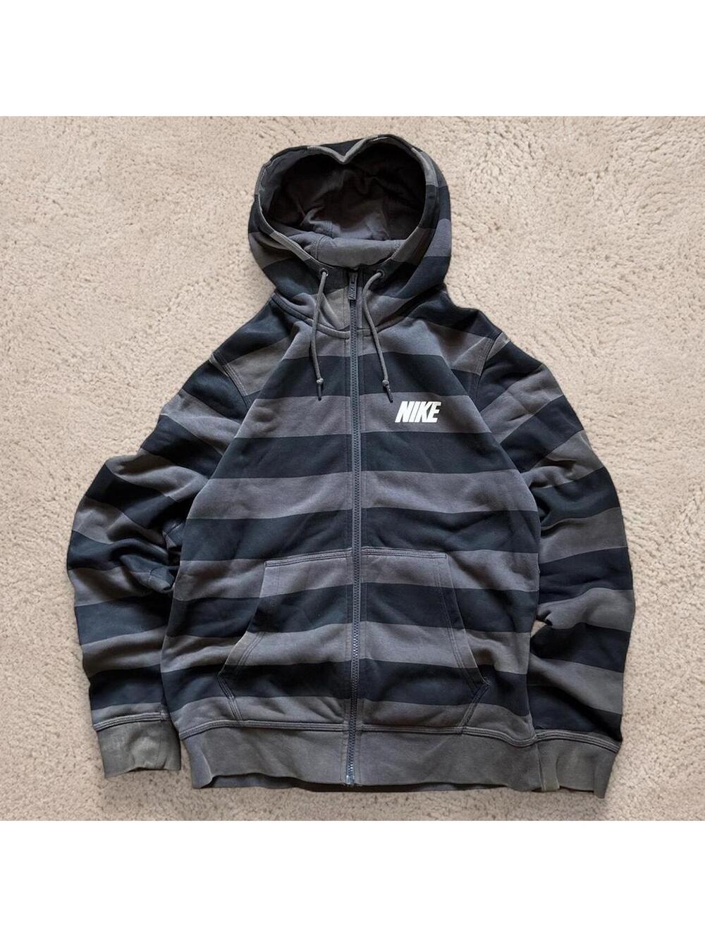 Nike Men's Grey and Black Hoody